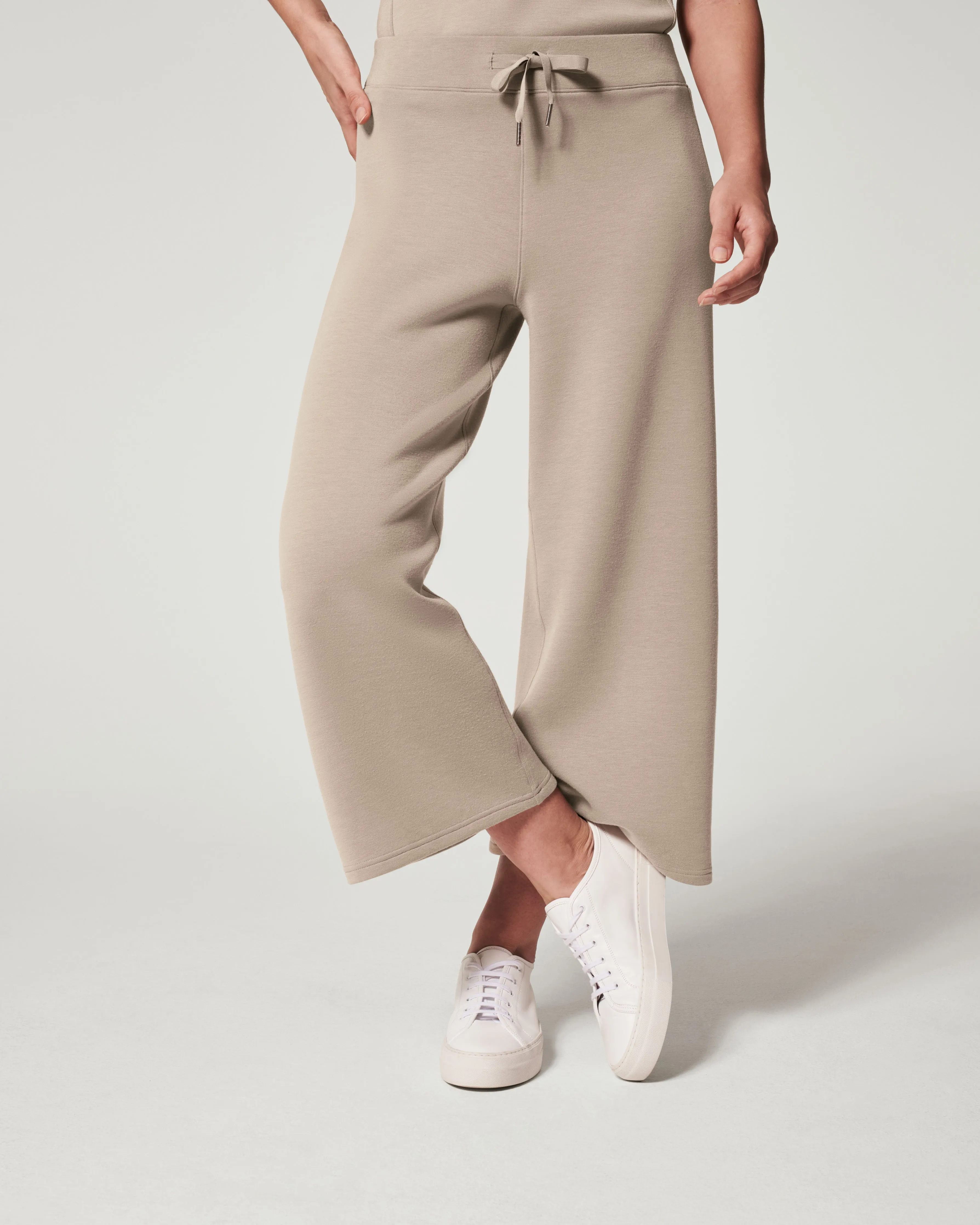 AirEssentials Cropped Wide Leg Pant