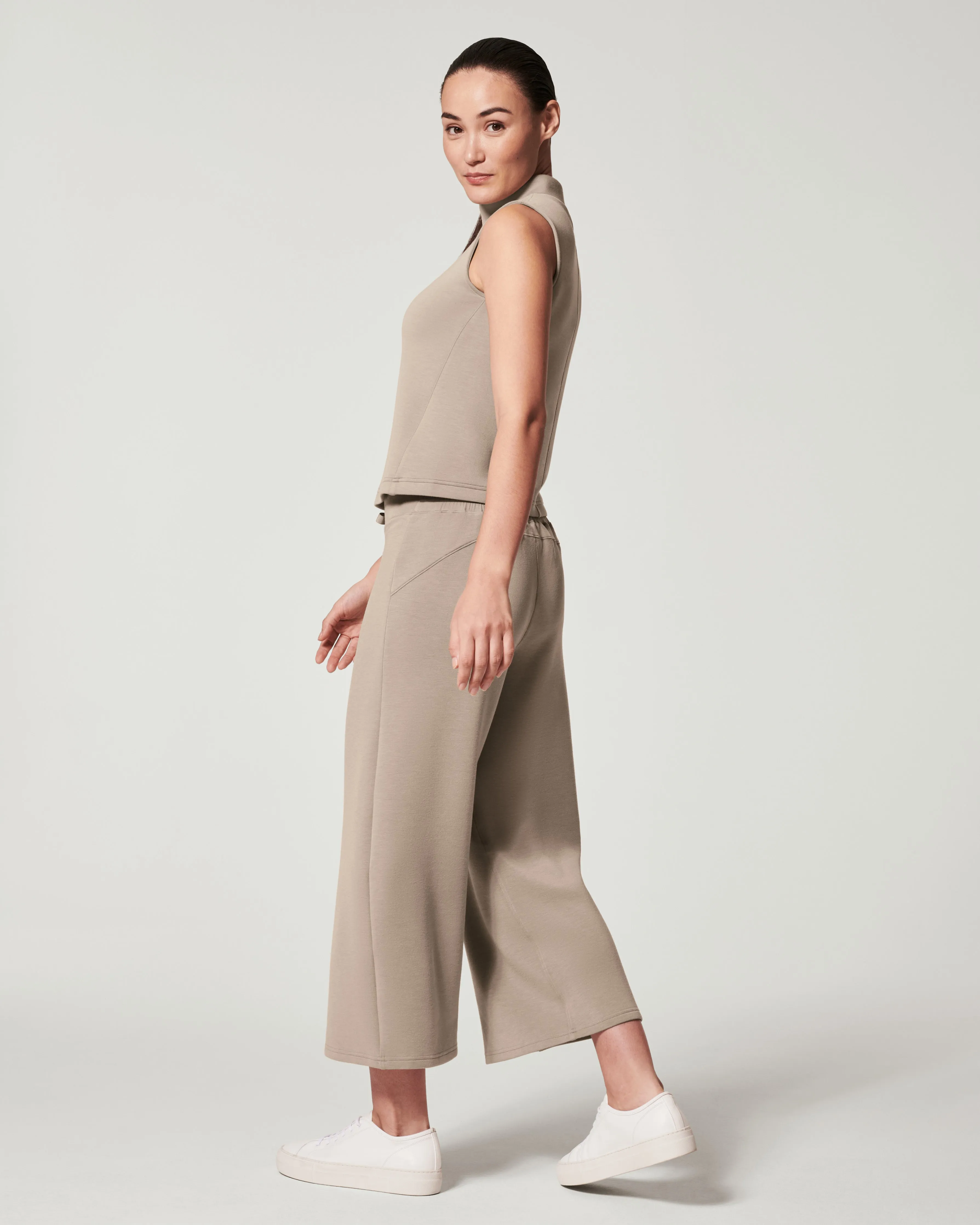 AirEssentials Cropped Wide Leg Pant