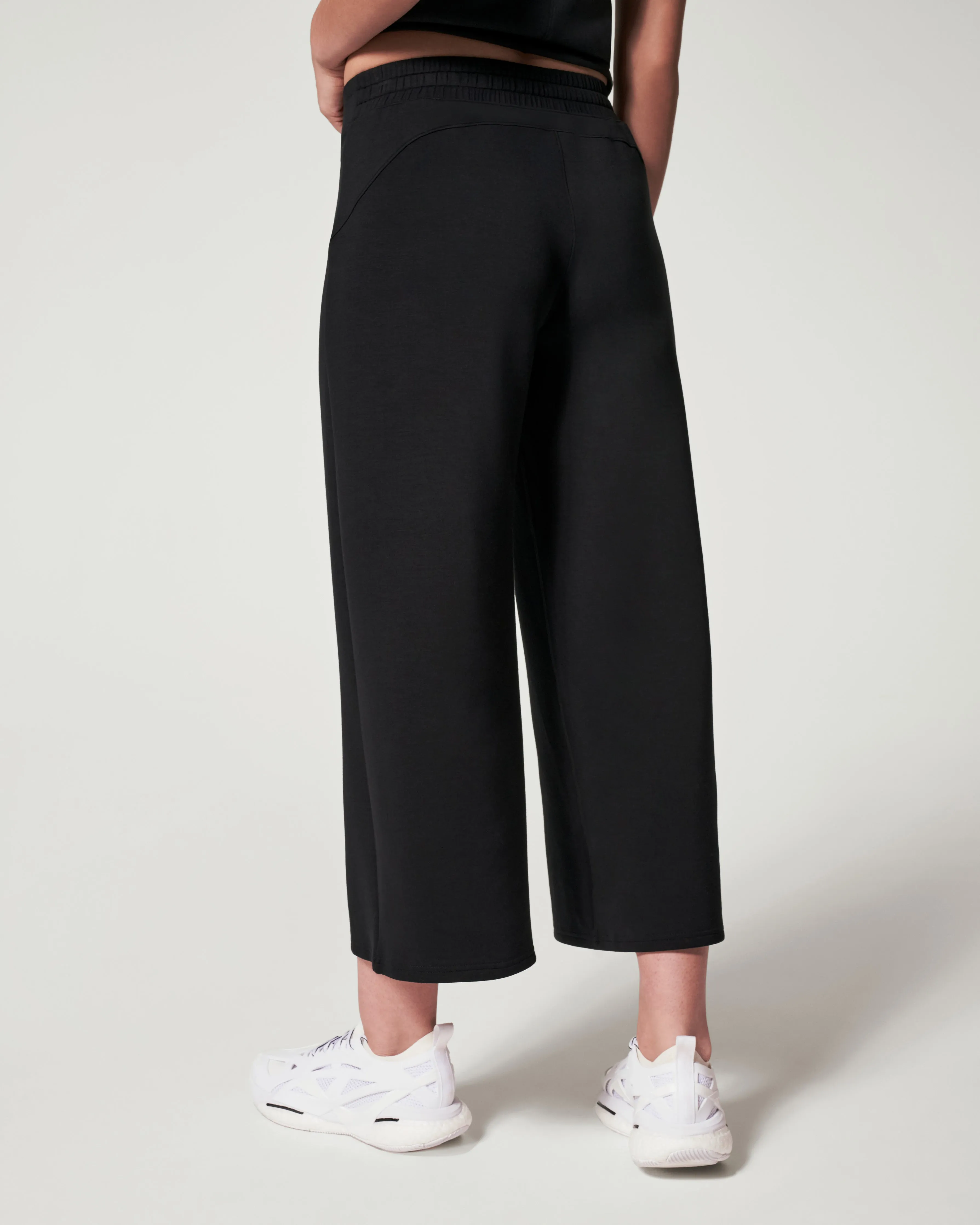 AirEssentials Cropped Wide Leg Pant