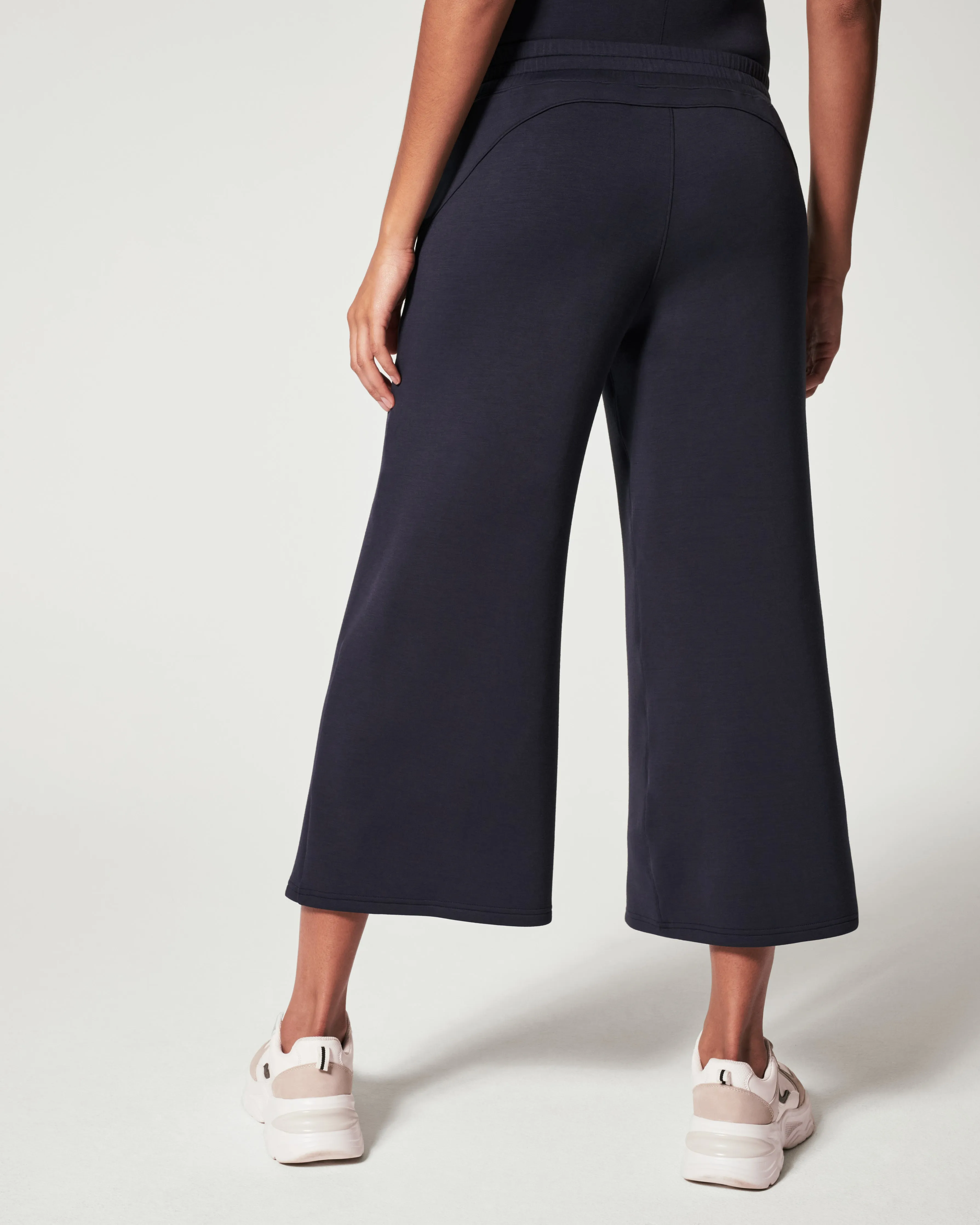 AirEssentials Cropped Wide Leg Pant