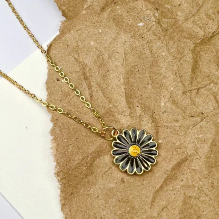 Rack Jack y2k charm pendant gold necklace - Daisy - Black